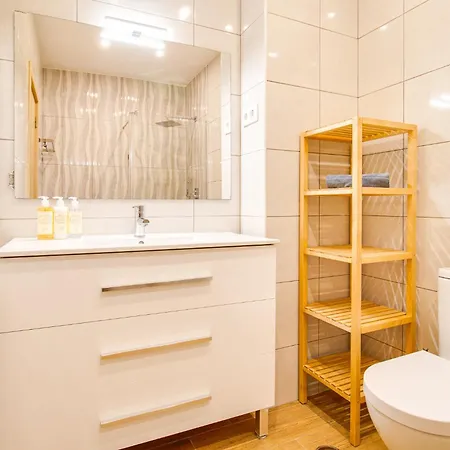 Old Town 1br - 350m From Pool Ac Wi-fi 阿尔布费拉